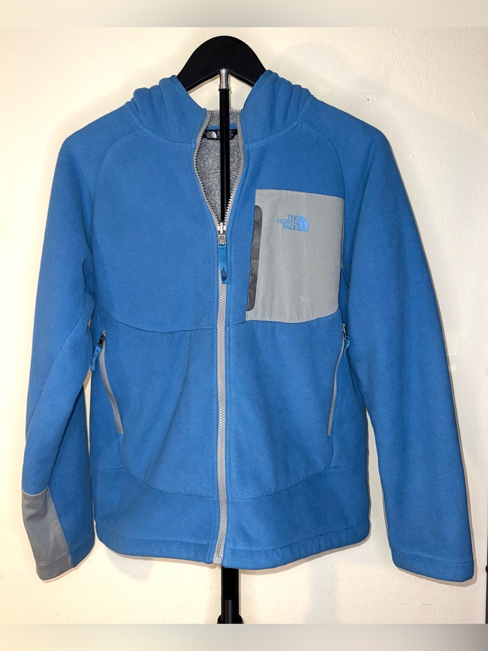 The North Face Chimborazo fleece jacket w/ a  gray chest pocket, sz 14/16
